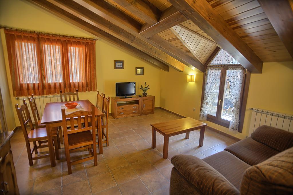 Apartamentos Casa Riu Sahun Δωμάτιο φωτογραφία
